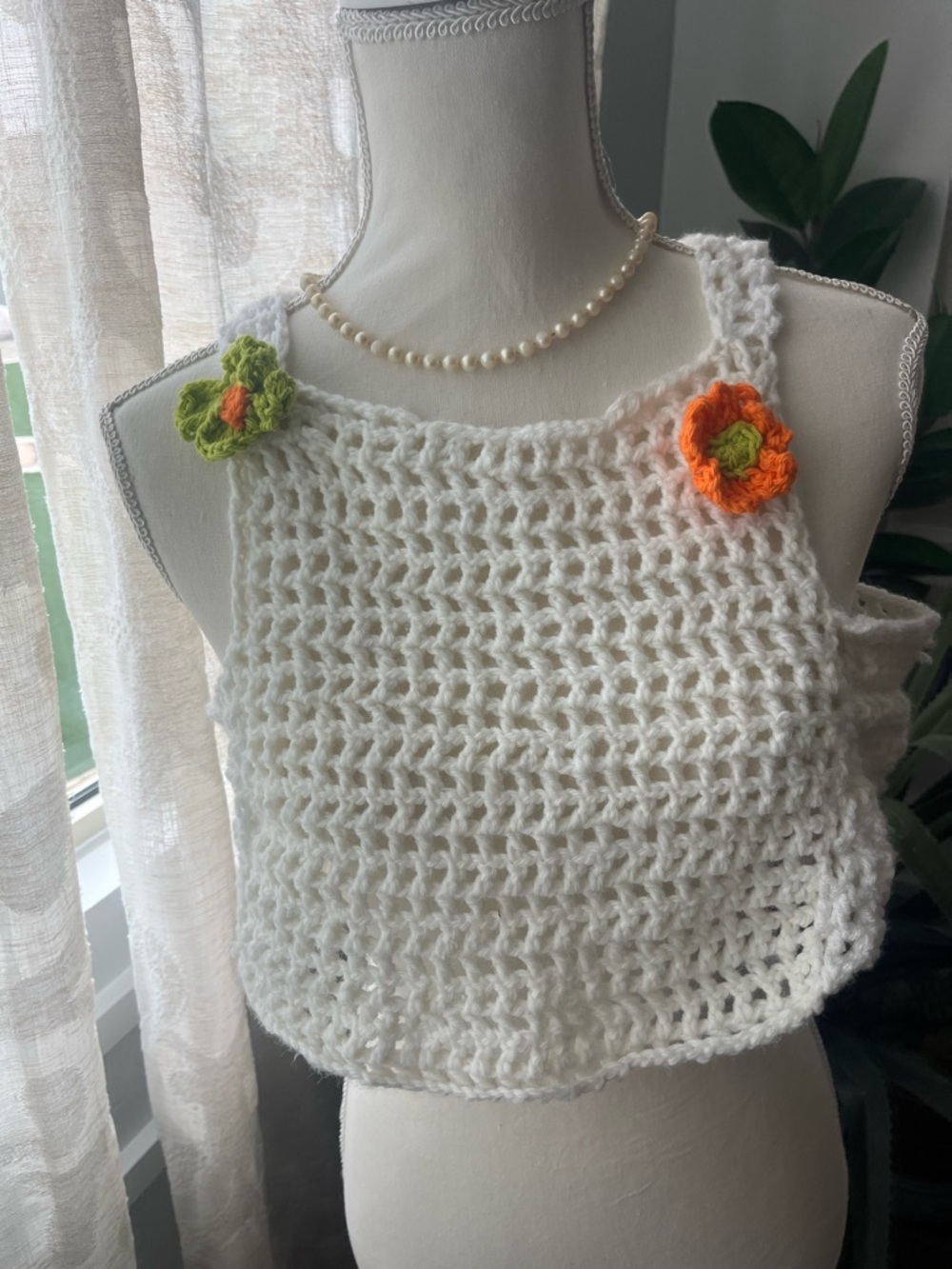 Vintage Festival Hand-Crocheted White Crop Top with Accent Flowers - Picture 6 of 7